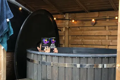 Boek lezen in de hottub Boek lezen in de hottub
